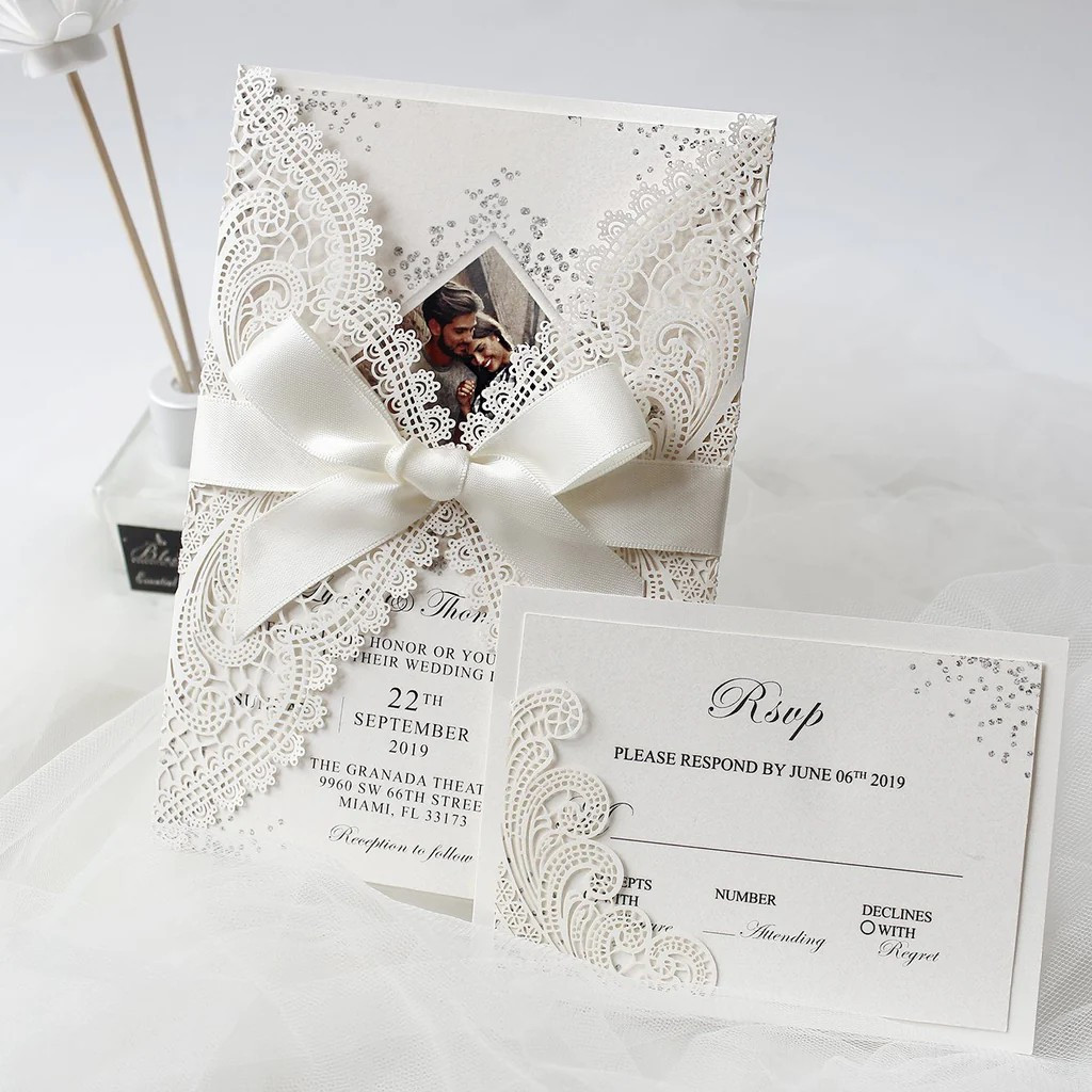 Invitation de mariage ivoire, dentelle et ruban satin